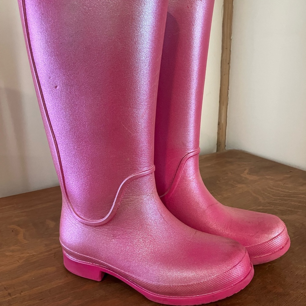 Crocs Frosted Pink Boots, Youth size 2, Women’s size 5
